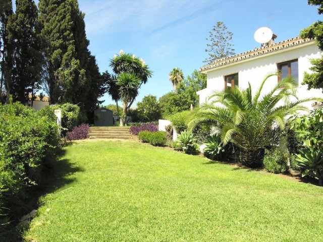 Villa avec 8 Chambres  à San Pedro de Alcántara