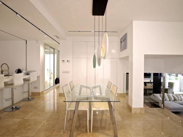 6 Bedrooms Villa in Las Brisas