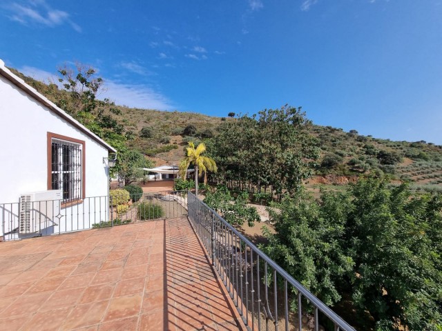 Villa con 15 Dormitorios  en Málaga