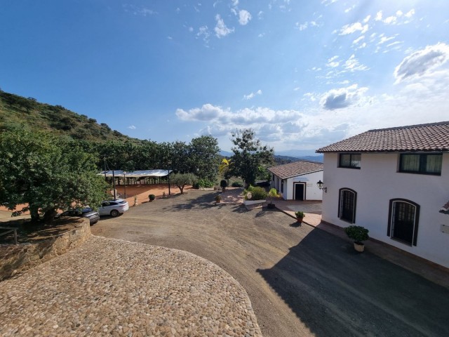 Villa con 15 Dormitorios  en Málaga