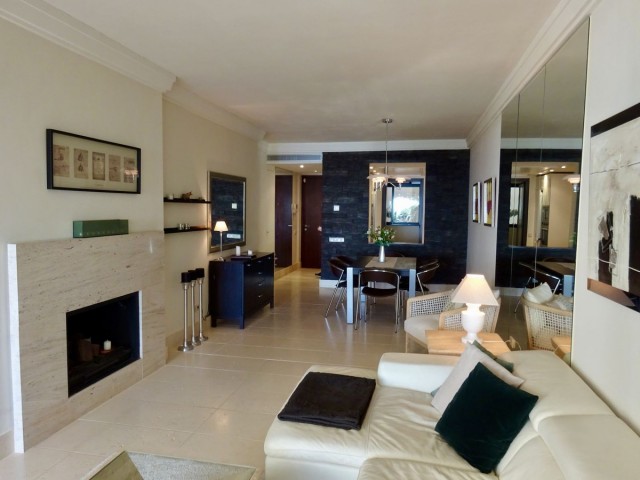 Apartment, Altos de los Monteros, R4582219