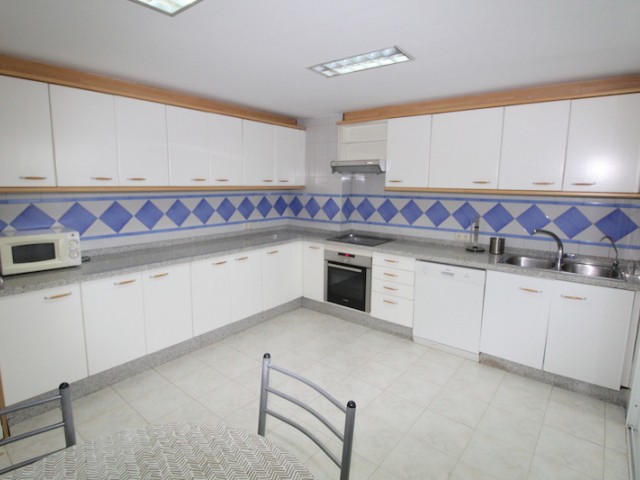 Penthouse avec 4 Chambres  à Puerto Banús