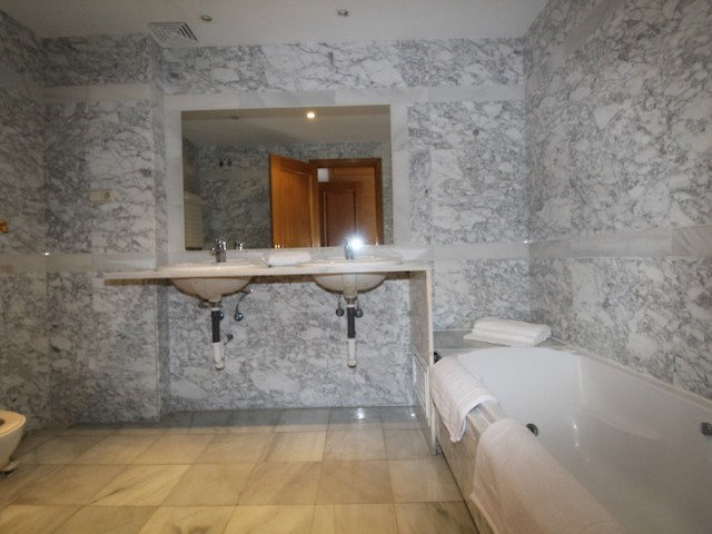 Penthouse avec 4 Chambres  à Puerto Banús