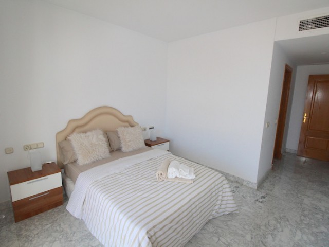 Penthouse avec 4 Chambres  à Puerto Banús
