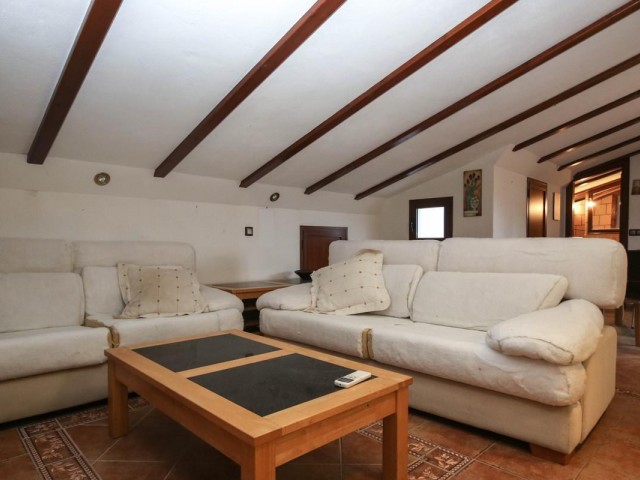 6 Bedrooms Townhouse in Guaro