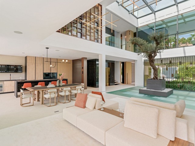 5 Bedrooms Villa in The Golden Mile