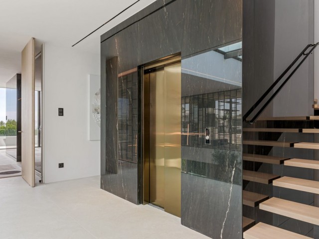 Villa con 5 Dormitorios  en The Golden Mile