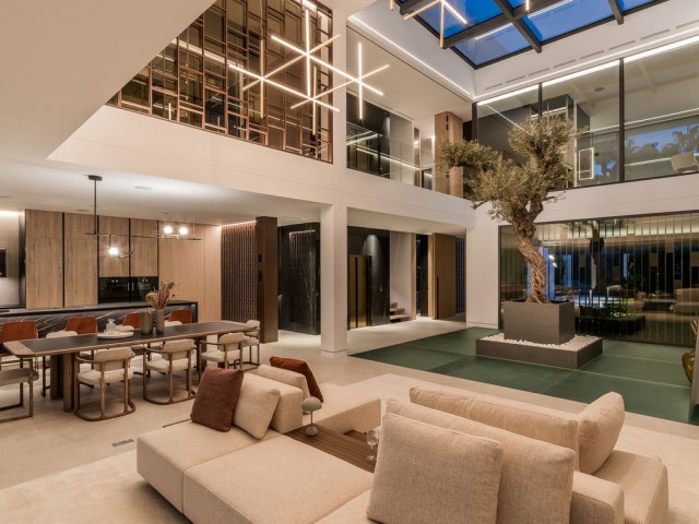 Villa con 5 Dormitorios  en The Golden Mile