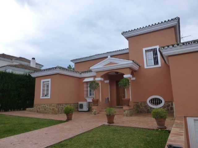 5 Schlafzimmer Villa in Nueva Andalucía