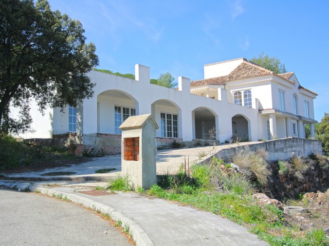 Villa con 9 Dormitorios  en Alhaurín el Grande