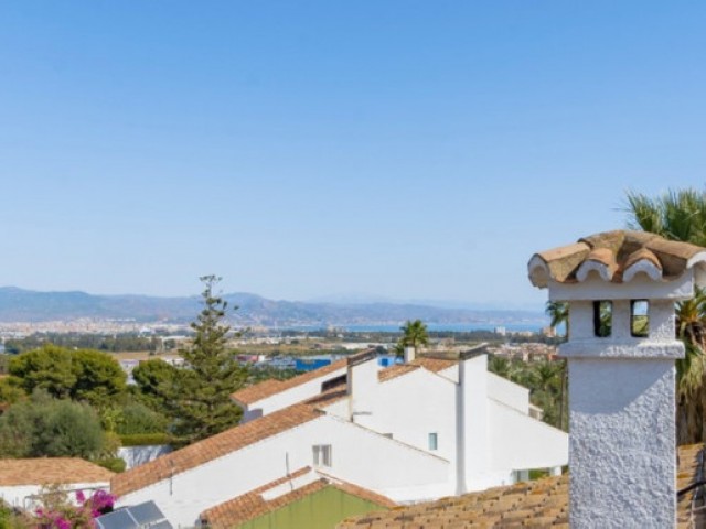 17 Makuuhuoneen Huvila Torremolinos