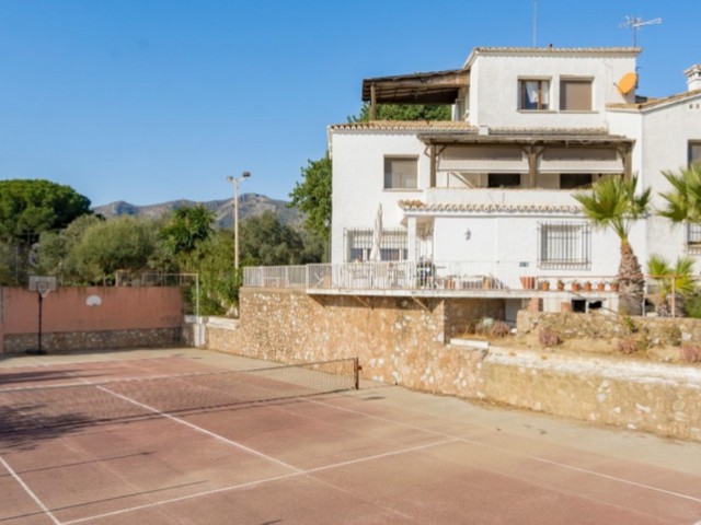 17 Makuuhuoneen Huvila Torremolinos