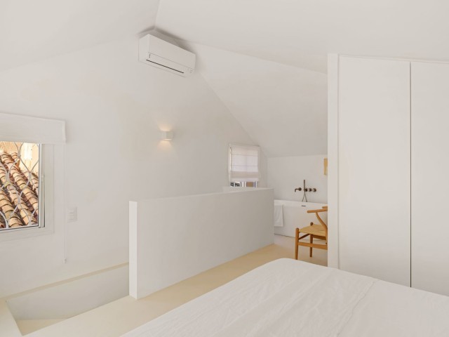 Ático con 2 Dormitorios  en Nueva Andalucía
