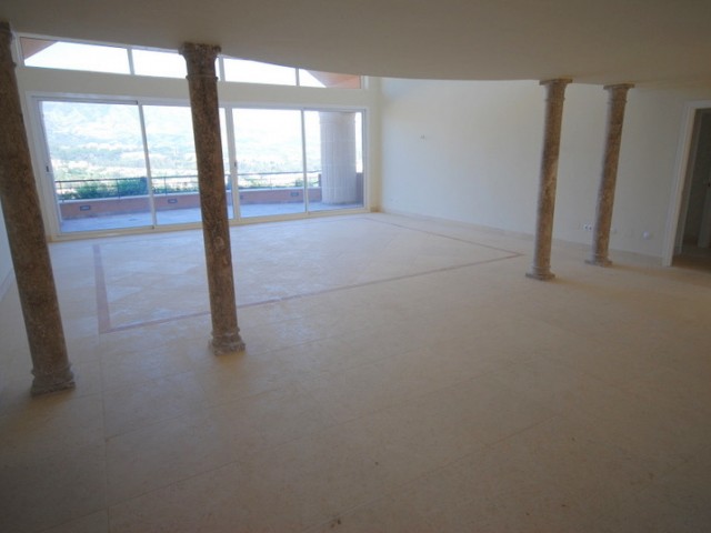Penthouse avec 3 Chambres  à Nueva Andalucía