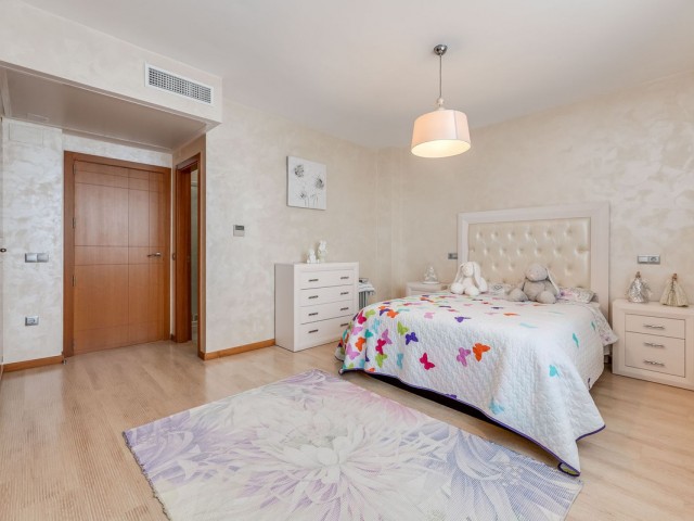 2 Bedrooms Townhouse in Estepona