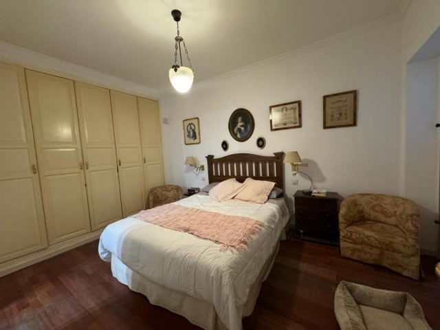 Adosado con 4 Dormitorios  en Nueva Andalucía