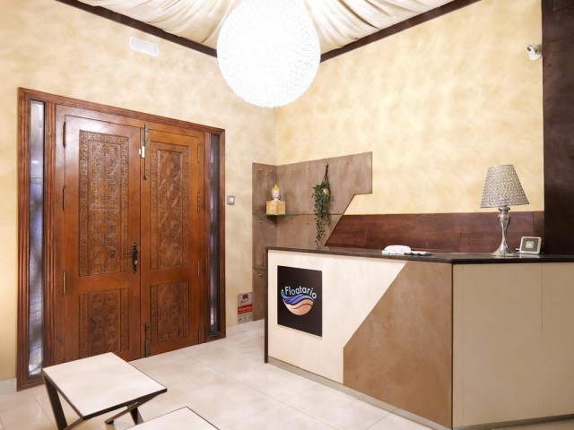 Commercial avec 4 Chambres  à Puerto Banús