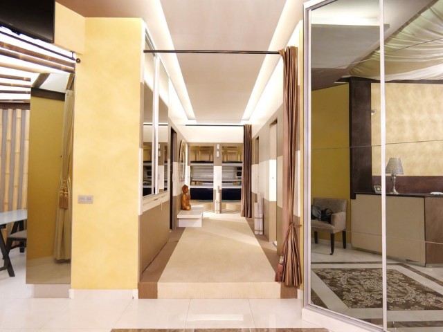 Commercial avec 4 Chambres  à Puerto Banús