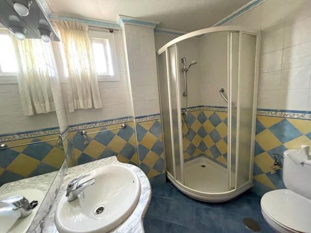 Penthouse avec 4 Chambres  à Fuengirola