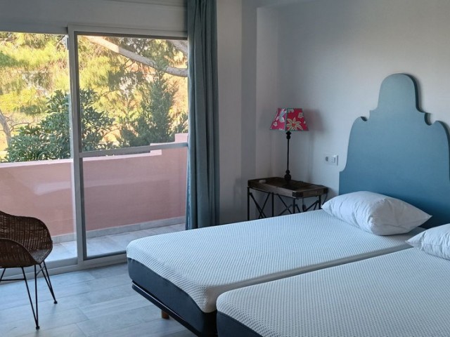 Apartamento con 2 Dormitorios  en Guadalmina Alta