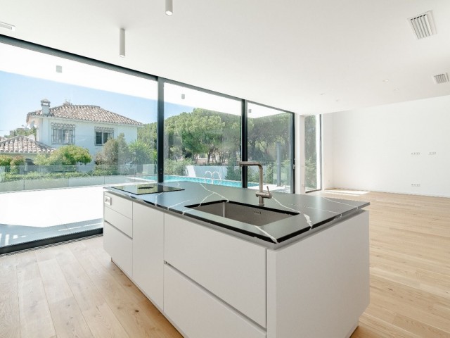 6 Bedrooms Villa in Marbesa