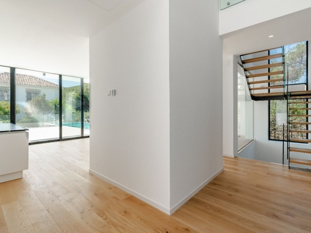 6 Bedrooms Villa in Marbesa
