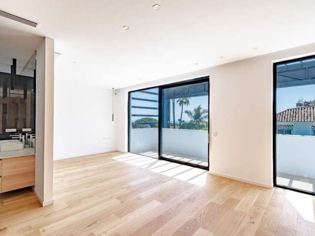 6 Bedrooms Villa in Marbesa