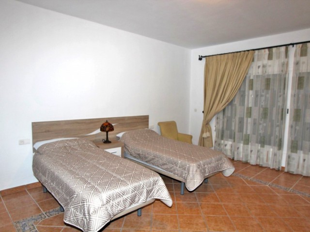 10 Schlafzimmer Villa in Elviria