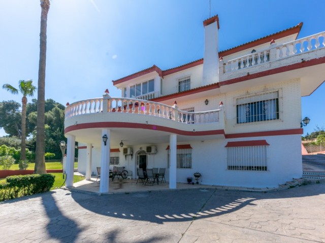 10 Makuuhuoneen Huvila Torremolinos