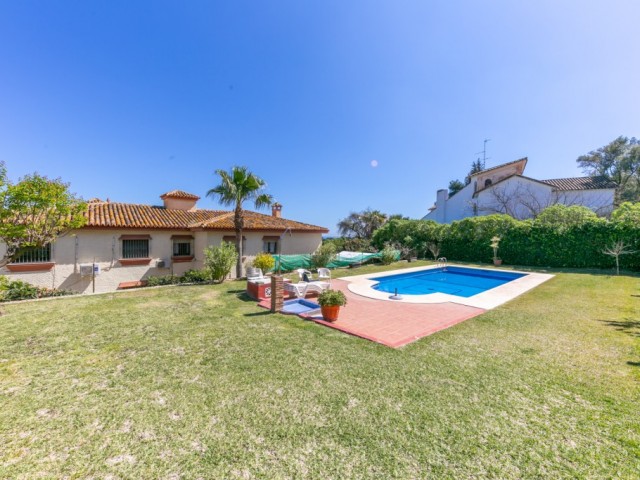 10 Makuuhuoneen Huvila Torremolinos
