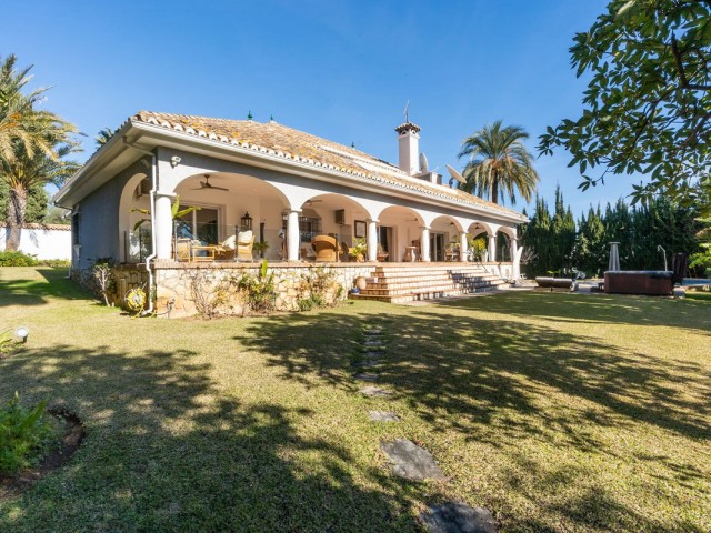 Villa avec 4 Chambres  à Guadalmina Alta