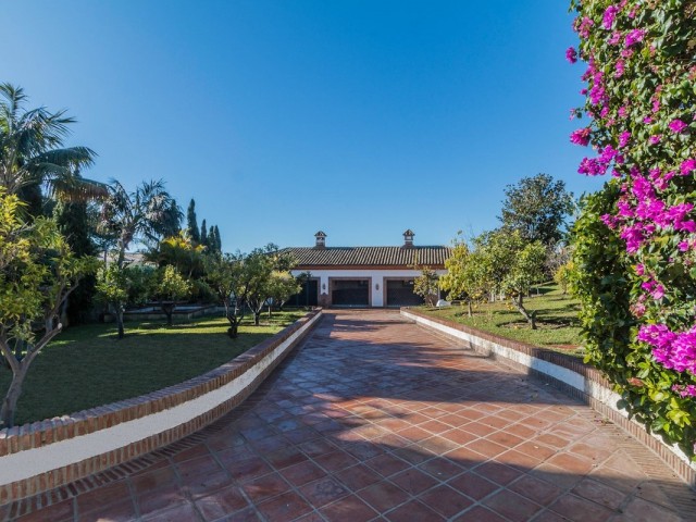 4 Bedrooms Villa in Costabella