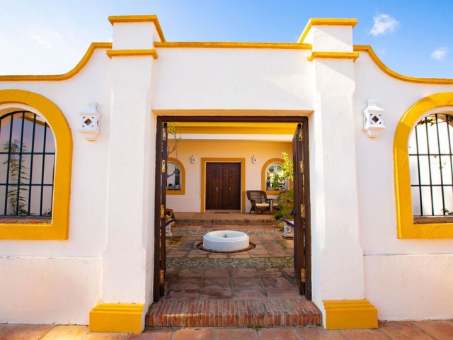 Villa avec 4 Chambres  à San Roque