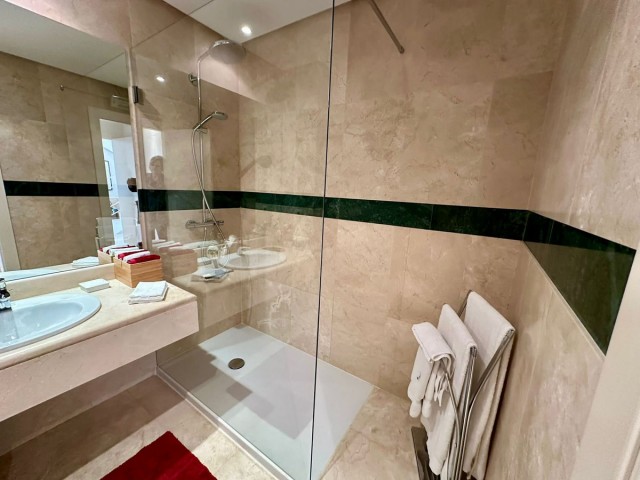 2 Bedrooms Apartment in Nueva Andalucía