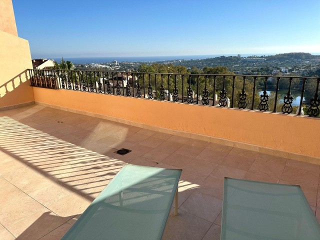 2 Bedrooms Apartment in Nueva Andalucía