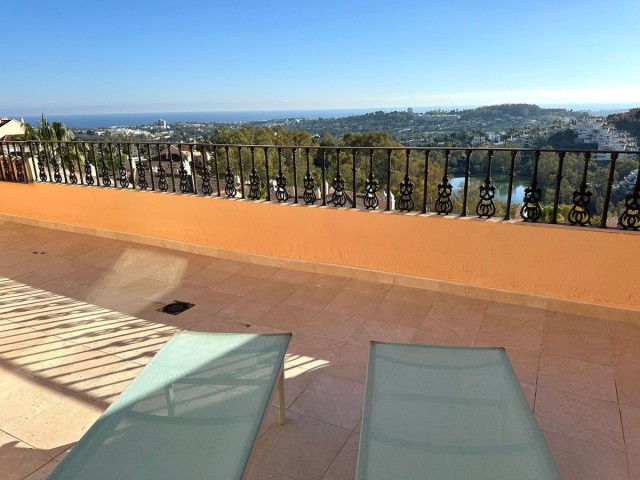 2 Bedrooms Apartment in Nueva Andalucía