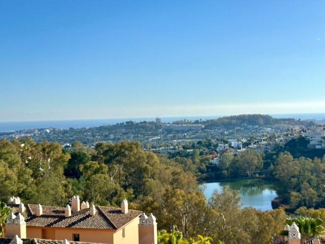 2 Bedrooms Apartment in Nueva Andalucía