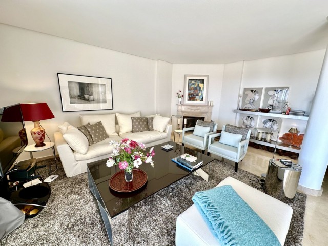 2 Bedrooms Apartment in Nueva Andalucía