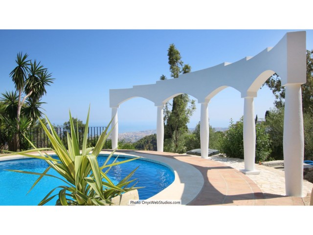 9 Soveroms Villa i Mijas