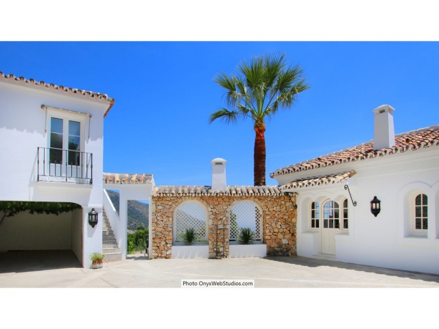 9 Soveroms Villa i Mijas