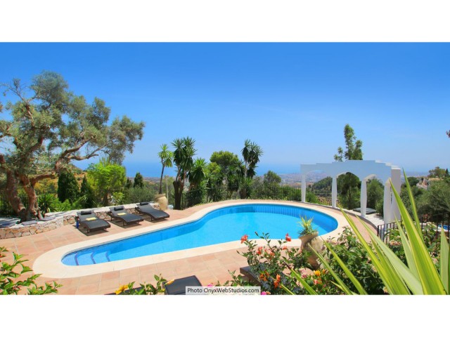 Villa con 9 Dormitorios  en Mijas