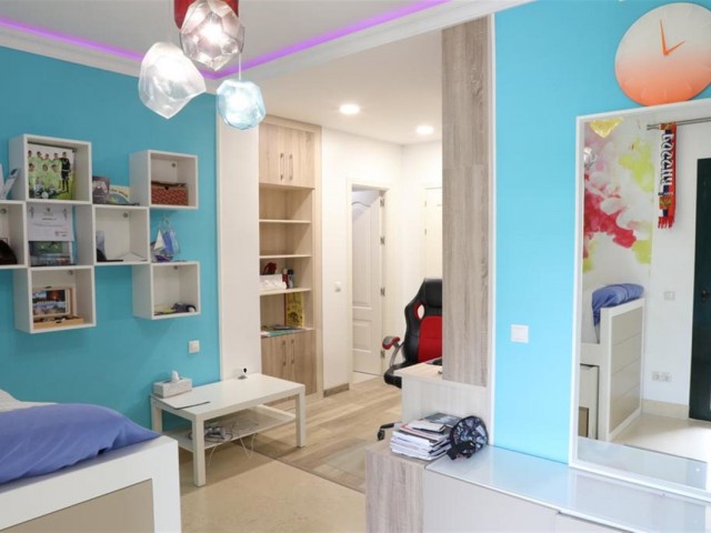 5 Bedrooms Apartment in Benahavís