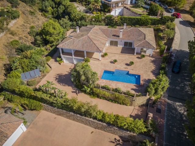 5 Soveroms Villa i Valtocado