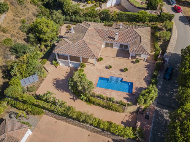 5 Soveroms Villa i Valtocado