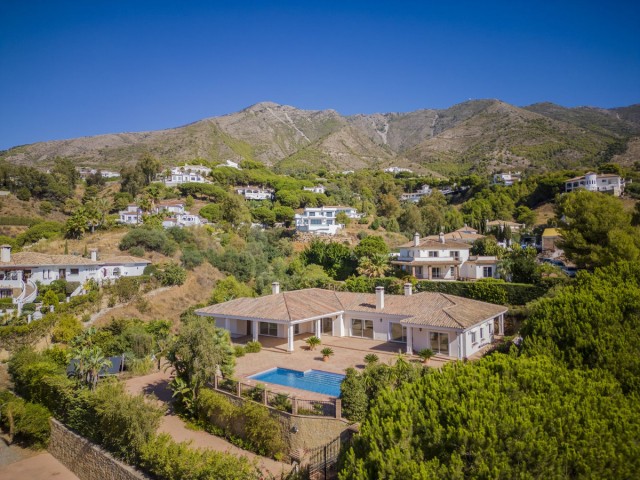 5 Soveroms Villa i Valtocado