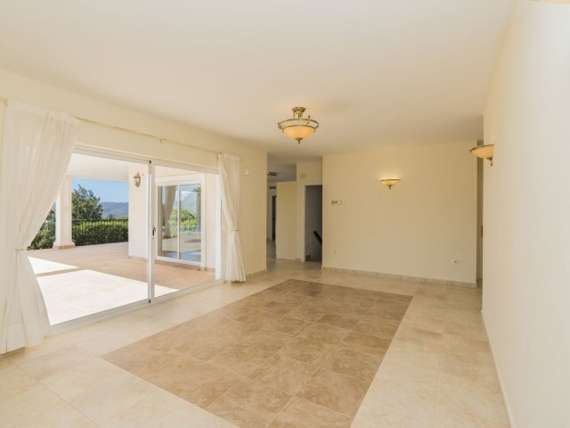 5 Soveroms Villa i Valtocado