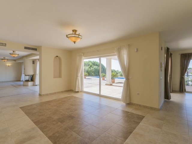 5 Soveroms Villa i Valtocado