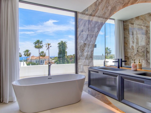 4 Makuuhuoneen Huvila Valle Romano