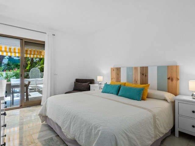 4 Bedrooms Apartment in Elviria