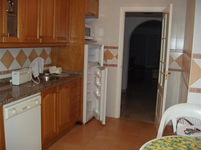 Apartment, Marbesa, R4633168